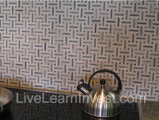 kitchen-tile-backsplash-granite-countertop-smallpattern-closeup.jpg